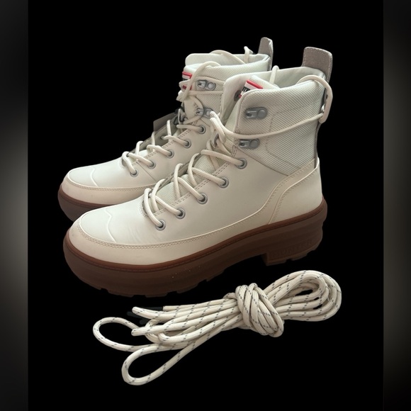 Size 8 - Hunter Rebel Explorer Boots for Women Shaded White/Gum - Picture 1 of 7